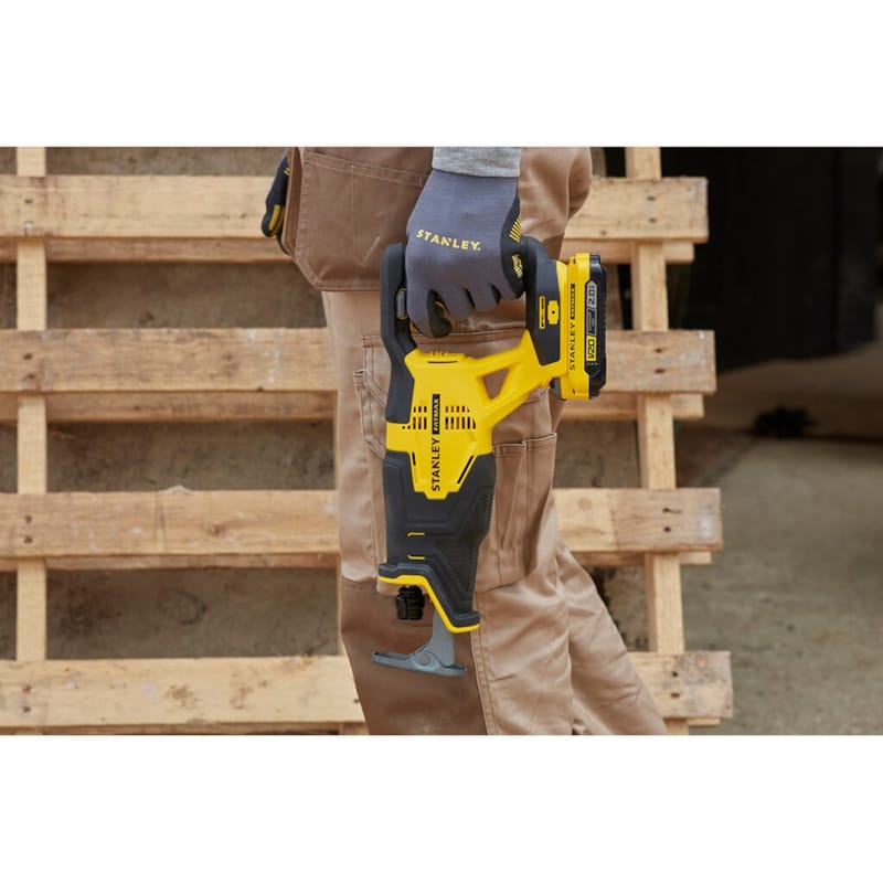 Stanley Fatmax Coffret V20 18V Scie Recipro Sabre avec 2 Batteries 2.0AH
