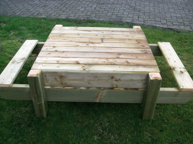 Bac à sable transformable en table