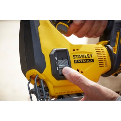 Stanley Fatmax Coffret V20 18V Scie Sauteuse Pendulaire avec 2 Batteries 4.0AH